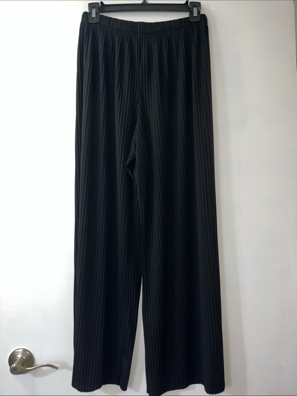 Women’s  Black Pleated Elastic-Waist Pants